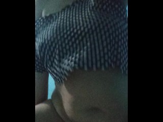 Me vengo  a chorros duro me masturbo co cepillo de peinar