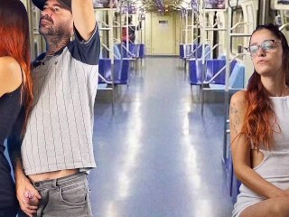 Boquete no ônibus em público!