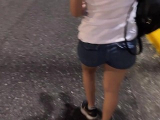 Ofrezco dinero en la calle a cambio de sexo