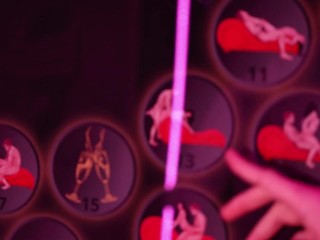 On teste des positions du kamasutra grâce à un jeu - Vlog couple amateur Français