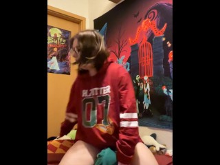 Harriet Potter cums whimpering and screaming while riding Draco‘s jacket! #Drarry