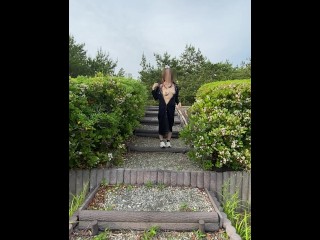 誰かに見られてる？お外で裸で歩いて回りをキョロキョロ