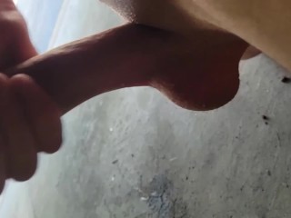 Twink boy jerking off and cuming at 3pm in public with the garage door open! Naked twink solo public