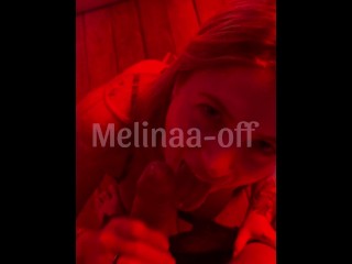 Strip chaud, pipe bien baveuse il me baise hard, me prend le cul et éjacule sur ma chatte