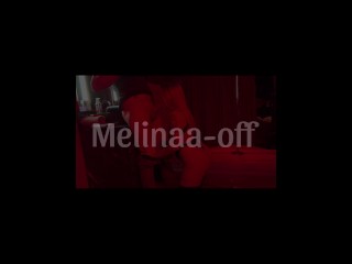 Strip chaud, pipe bien baveuse il me baise hard, me prend le cul et éjacule sur ma chatte