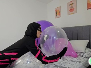 Marianna destroys her balloons and has a wonderful ending with a great neck (full video on C4S / MV