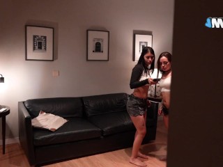 Nuestro Padrastro nos atrapó haciendo Twerk! - No nos quites la virginidad :(