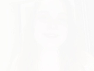 Je suce le père d'un de mes potes, avec des gorges profondes, et il finit en éjac facial