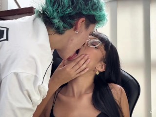 TIENES EL TOTO GORDO! Dandole con el Domi hasta que saque un delicioso Squirt