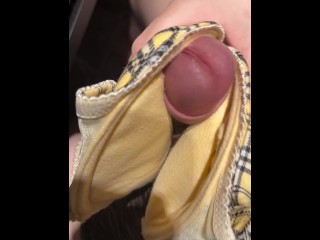 女友達のブラにぶっかけ射精