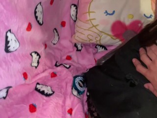 Mi mejor amigo me descubre viendo porno y luego follamos