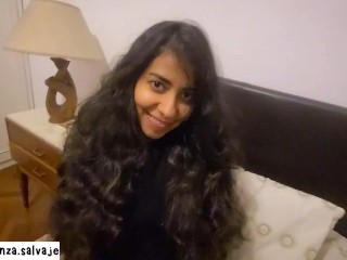 Mi hermanastra tiene 21 años y unas nalgas de infarto, se exita cuando le acabo en la boca