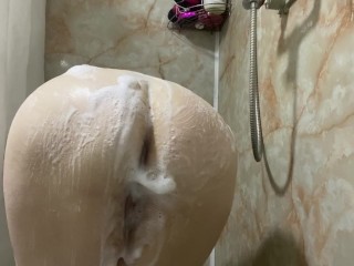 JUICY MILF WASHES IN THE SHOWER AND JERKS OFF. SHOWER CAMERA. HOMEMADE AMATEUR