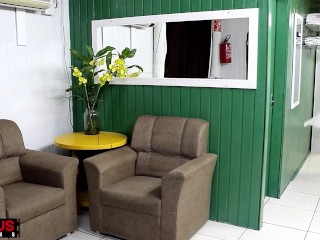 Peituda chupou e sentiu o pau duro