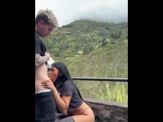 Joven pareja se graba teniendo sexo en un parque publico de Medellin ( CASI NOS PILLAN )