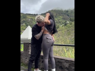 Joven pareja se graba teniendo sexo en un parque publico de Medellin ( CASI NOS PILLAN )