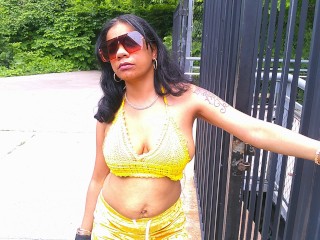 THIS SOLO FEMALE PORNSTAR IS BLOCKING THE ROAD PUBLIC EXOTIC BROWN SKIN COSPLAY