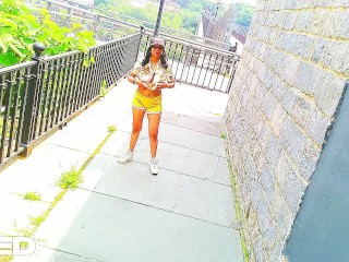 SOLO FEMALE PUBLIC PORNSTAR OUTSIDE NAKED EXOTIC COSPLAY YELLOW AND GOLD EBONY