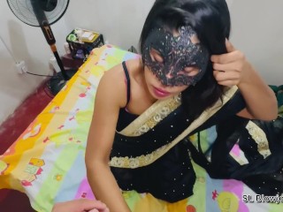 Hot saree girl blowjob ~ සාරිය ඇදන් අතේ ගහල බඩු යැව්ව