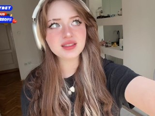 Big ass Tinder teen Egirl had her 1st NP and masturbates for you. FaceTime call