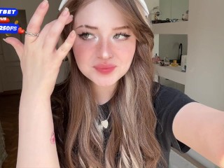 Big ass Tinder teen Egirl had her 1st NP and masturbates for you. FaceTime call