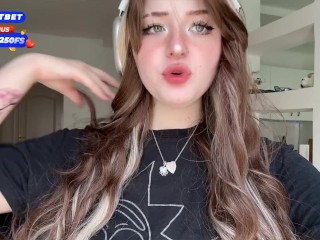 Big ass Tinder teen Egirl had her 1st NP and masturbates for you. FaceTime call