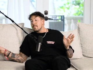 ARMANI BLACK STRIPS DOWN NAKED LIVE DURING PODCAST