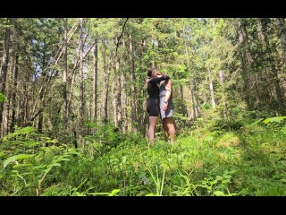Joli couple fait l' amour en forêt,  Naemyia