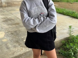 Sexo por dinero con una UNIVERSITARIA que conocí en la parada del bus