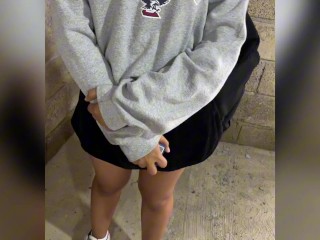 Sexo por dinero con una UNIVERSITARIA que conocí en la parada del bus