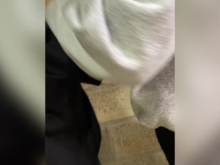 Sexo por dinero con una UNIVERSITARIA que conocí en la parada del bus