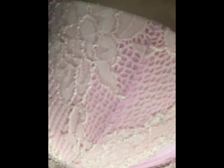 Gozei de quatro, igual uma cadelinha. Parte 1/2.