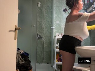 Pin-Up Domestic Goddess: Sensual & Silly Bathroom Cleaning Adventure!
