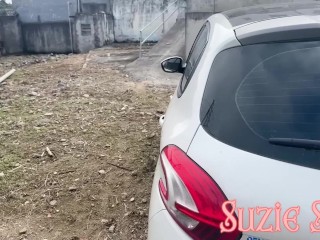 Essa safada Suzie Slut saiu para comprar gas só de vestido sem calcinha e acabou dando o Cu para ate