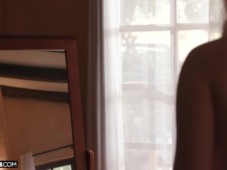 HotwifeXXX - Beautifully Stacked Blonde Wife Fucks Husbands Friend (Gigi Sweets)