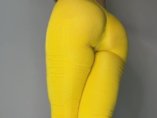 ⭐️ PAWG Plugged Twerkin' & Peeing in Yellow Yoga Pants ⭐️