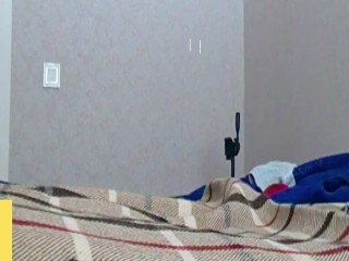 Oqlanın boyuk siki qizin balaca pisiyini incidir qız daha sikismek istemir