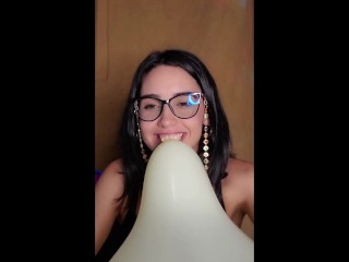 Marianna destroys her balloon with her high heels (full video on C4S / MV / OF / Membersite)