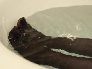 Seamless Wet Nylons in Tub | Footjob & Cumshot