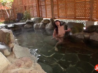 JAVHUB Haruka Aizawa lets two men use her outside