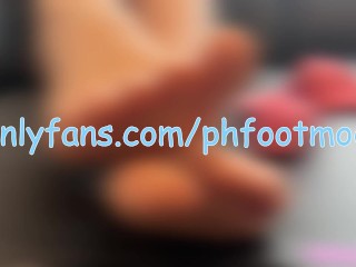 Stinky sweaty 20yo feet after gym