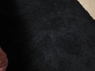 Ateşli ev hanımı kargocu oğlanın önünde bilerek eğilip iş atıyor - Fucking Turkish Housewife Woman