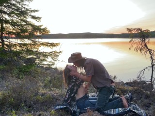 Love at a Lake in the Sunset - RosySky - 4K 30fps