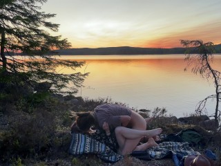 Love at a Lake in the Sunset - RosySky - 4K 30fps