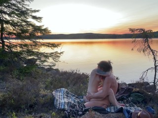 Love at a Lake in the Sunset - RosySky - 4K 30fps