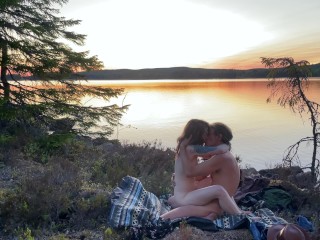 Love at a Lake in the Sunset - RosySky - 4K 30fps
