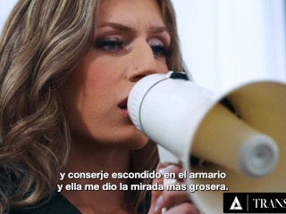 TRANSFIXED - CEO Jade Venus Fucks Petite Intern Jane Wilde In Office Meeting - SPANISH SUBTITLES