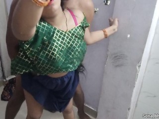 Indian wife ki sexy saree me gaand chudai. Indian anal sex in saree.