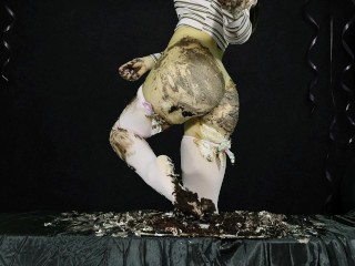 Watch Me Fart On A Cake!