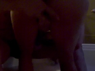 Sex in the jacuzzi, she likes it hard